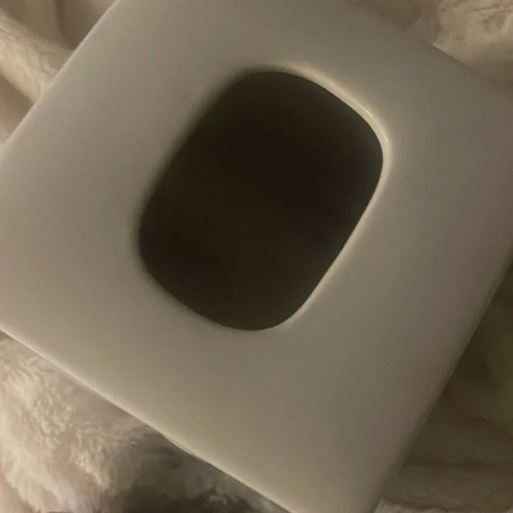 JENNY FAW CATS & DOGS TISSUE HOLDER - Picture 6 of 6